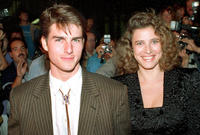 تزوج توم كروز عام 1987 من الفنانة ميمي روجرز ثم انفصلا بعد 3 سنوات
