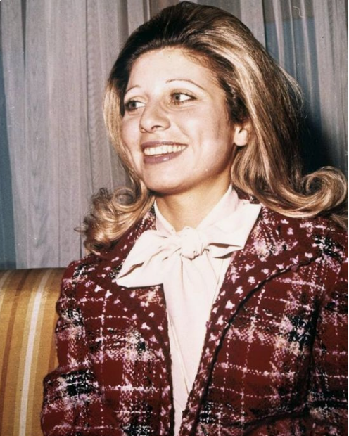 الملكة علياء حسين فلسطينية الأصل، وولدت في 25 ديسمبر في عام 1948 بمدينة القاهرة، عائلتها فلسطينية وتحديدًا من عائلات مدينة نابلس، وكان لها أخوين هما عبد الله وعلاء
