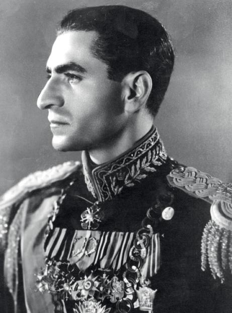 ولد محمد رضا بهلوي في الـ 26 من أكتوبر عام 1919 بمدينة طهران الإيرانية كأكبر أبناء الجنرال رضا بهلوي أحد كبار قادة الجيش الإيراني في تلك الفترة
