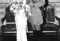 تزوج للمرة الأولى من الأميرة فوزية ابنة الملك فؤاد الأول وشقيقة الملك فاروق الأول ملك مصر أعرق عائلة ملكية في الشرق الأوسط آنذاك
