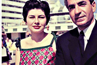 شهدت فترة زواجه من ثريا اسفندياري أحد أبرز الأحداث السياسية في عهده حيث تم إرغامه من قبل رئيس الوزراء على مغادرة إيران عام 1953 ‏
