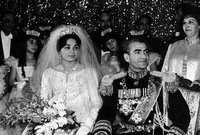 تزوج منها الشاه رضا بهلوي في حفل زفاف كبير
