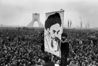 وفي 16 يناير عام 1979 تم إرغام الشاه على مغادرة إيران والتنحي عن منصبه للمرة الثانية لكن دون رجعة هذه المرة
