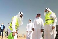 الشيخ شخبوط بن نهيان خلال مشاركته في حملة التشجير «لنجعلها خضراء‬» في السعودية
