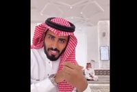 بعدما تم فصله من أحد الجامعات السعودية بسبب تغيبه عن الجامعة، والذي كان بسبب وفاة والده
