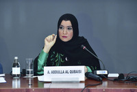 الإماراتية أمل القبيسي.. وهي أول امرأة إماراتية وعربية تتولى رئاسة برلمان بلادها في العالم العربي
