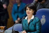 المغربية خديجة عريب.. تولت منصب رئاسة البرلمان الهولندي، حتى عام 2017
