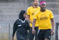 بعد مجيئها إلى بريطانيا من الصومال وهي في عمر العاشرة، اكتشفت شغفها بعدد من الرياضات، واليوم تدرس جواهر الإدارة وتدريب كرة القدم
