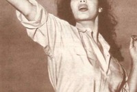 جميلة بوحيرد.. هي من أول المتطوعات في صفوف الفدائيين، وأحد أشهر مناضلات الثورة الجزائرية أثناء الإستعمار الفرنسي
