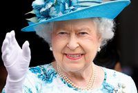تميزت فترة حكم الملكة إليزابيث الطويلة والتي عمها السلام بالدرجة الأولى بتغيراتٍ كبيرة في حياة مواطنيها
