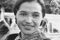 روزا باركس ناشطة حقوقية.. لقبت بـ "أم حركة الحقوق المدنية" وكانت السبب في تغير قوانين الفصل العنصري في المواصلات العامة الأمريكية
