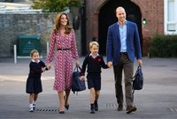 الأميرة كيت ميدلتون، زوجة الأمير ويليام ابن الأميرة ديانا الأكبر ودوقة كامبريدج، لها من زواجها الذي يستمر حتى الآن 3 أبناء
