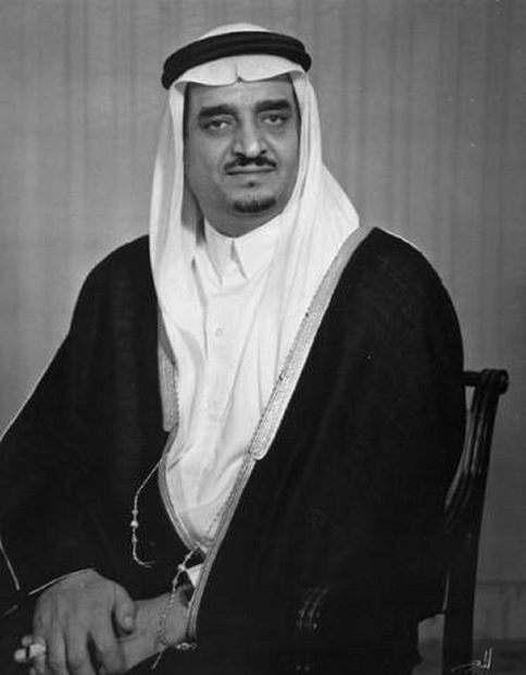  نشأ في كنف والده الملك عبد العزيز والتحق بمدرسة الأمراء بمدينة الرياض
