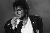 صُنف مايكل جاكسون كأكثر فنان موسيقي شهرة وشعبية ومبيعاً للأسطوانات في العالم بحجم مبيعات تُقدر بأكثر من 350 مليون تسجيل في جميع أنحاء العالم