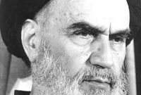  أصبح روح الله الخميني المرشد الأعلى للبلاد في الفترة من (1979-1989)، وهو منصب تم إنشاؤه في دستور الجمهورية الإسلامية الإيرانية كأعلى سلطة سياسية ودينية للأمة، وحمل لقب آية الله العظمى.
