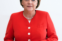 في عام 2005، عينت ميركل بعد الانتخابات الاتحادية في منصب مستشارة لألمانيا وتعتبر أول امرأة تتولى هذا المنصب