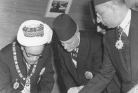 في سنة 1949 خلال محادثات الهدنة بين إسرائيل والأردن، تم الاتفاق على خط هدنة بين الحكومتين، بعدها بعام اجتمعت وفود فلسطينية من الضفة الغربية بالوحدة مع الأردن الأمر الذي حدث بالفعل

