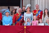 صورة تجمع الأسرة المالكة البريطانية