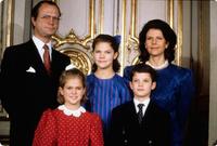 عند ولادة شقيقها الأصغر الأمير كارل فيليب في مايو 1979 أخذ لقب ولي العهد، بالرغم أن الأميرة فيكتوريا هي شقيقته الكبرى 