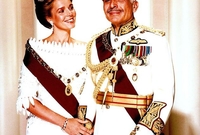 والملكة نور هي أخر زوجات الملك حسين فإنه تزوج 4 مرات وهن:  الأميرة دينا، زوجته الأولى والأميرة منى والدة ملك الأردن الحالي و والملكة علياء والدة الأميرة هيا
