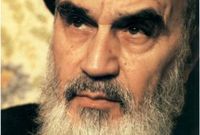 توفي الخميني عن عمر يناهز 87 عامًا،  في 3 يونيو 1989م، ودفن في طهران. وتعتبر جنازته أكبر جنازة على مستوى إيران، وله ضريح معروف في مكان دفنه بالقرب من مقبرة تسمى بجنة الزهراء.