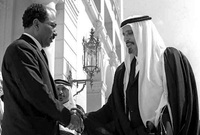 شاركت الشيخ أحمد آل الثاني أمير قطر في حظر النفط للدول المؤيدة لإسرائيل كما قام بتقديم دعم مالي لمصر بمبلغ قدره  100 مليون دولار 


