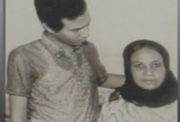 صور نادرة لمحمد عبده مع والدته