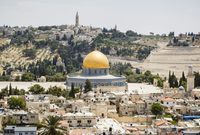 تعتبر القدس مدينة مقدسة عند أتباع الديانات السماوية الثلاث