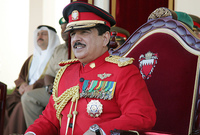 الملك حمد بن عيسى بن سلمان آل خليفة مواليد 28 يناير 1950، ملك البحرين، أصبح أميرًا عليها في 6 مارس 1999، بعد وفاة والده، وبعدها أصبح ملكًا عليها في 14 فبراير 2002، بعد أن حوّل الدولة إلى مملكة.