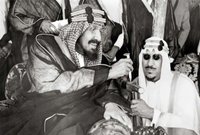 في عام 1925 استطاع الملك عبد العزيز ضم مكة والمدينة لسيادته ليسيطر على ‏كامل نجد والحجاز ويقوم بتكليف سعود بإدارة الحكم في الرياض خلال فترة غيابه