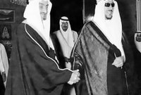 وفي نوفمبر عام 1964 أعلن مفتي المملكة خلع الملك سعود عن الحكم ومبايعة ‏الأمير فيصل ملكًا للبلاد بدلًا منه