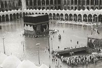 هز هذا الحدث المملكة بل والعالم الإسلامي بأكمله حيث تخوف المسلمون من إلحاق المياه بالضرر بالكعبة أو أن تتهدم جراء السيول 
