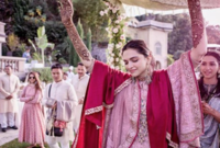 أقيمت في اليوم الأول مراسم الزواج على طريقة "كانديجا" وهي مراسم الزواج التقلييدية للمجتمعات الهندية الجنوبية التي تنتمي لها العروس 
