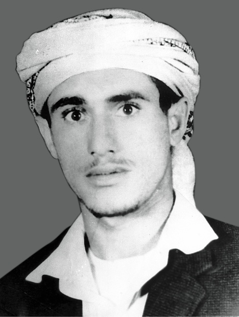 ولد علي عبد الله صالح في 21 مارس 1947 في قرية بيت الأحمر بسنحان خارج صنعاء لعائلة فقيرة  
