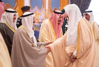 الملك سلمان مستقبلًا الأمير صباح الرابع أمير الكويت