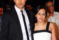 كان يواعد "أفانتيكا مالك" وأعلن خطوبته لها في سبتمبر 2009، وفي 2011 تزوجها في حفلة أقيمت ببيت عامر خان.