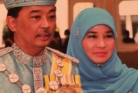 وقبل أن يُصبح ملكًا للبلاد، كان عبدالله يشغل منصب ولي العهد بولاية باهانج بوسط ماليزيا منذ الأول من يوليو 1975، خلفًا لوالده المريض أحمد شاه البالغ من العُمر 88 عامًا.

