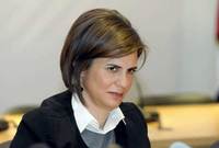 ريا حسين هي أول امرأة تشغل منصب وزير الداخلية في لبنان، بعد تشكيل حكومة رئاسة سعد الحريري