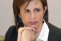 ريا من مواليد عام 1967، وحصلت على الشهادة الجامعية في إدارة الأعمال من الجامعة الأمريكية في بيروت في عام 1987
